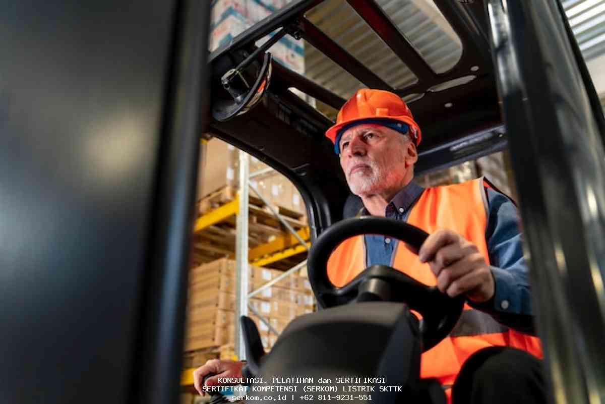 SIO Forklift: Kunci Legalitas & Karier Operator Alat Angkat Profesional di Indonesia SIO Forklift: Kunci Legalitas & Karier Operator Alat Angkat Profesional di Indonesia